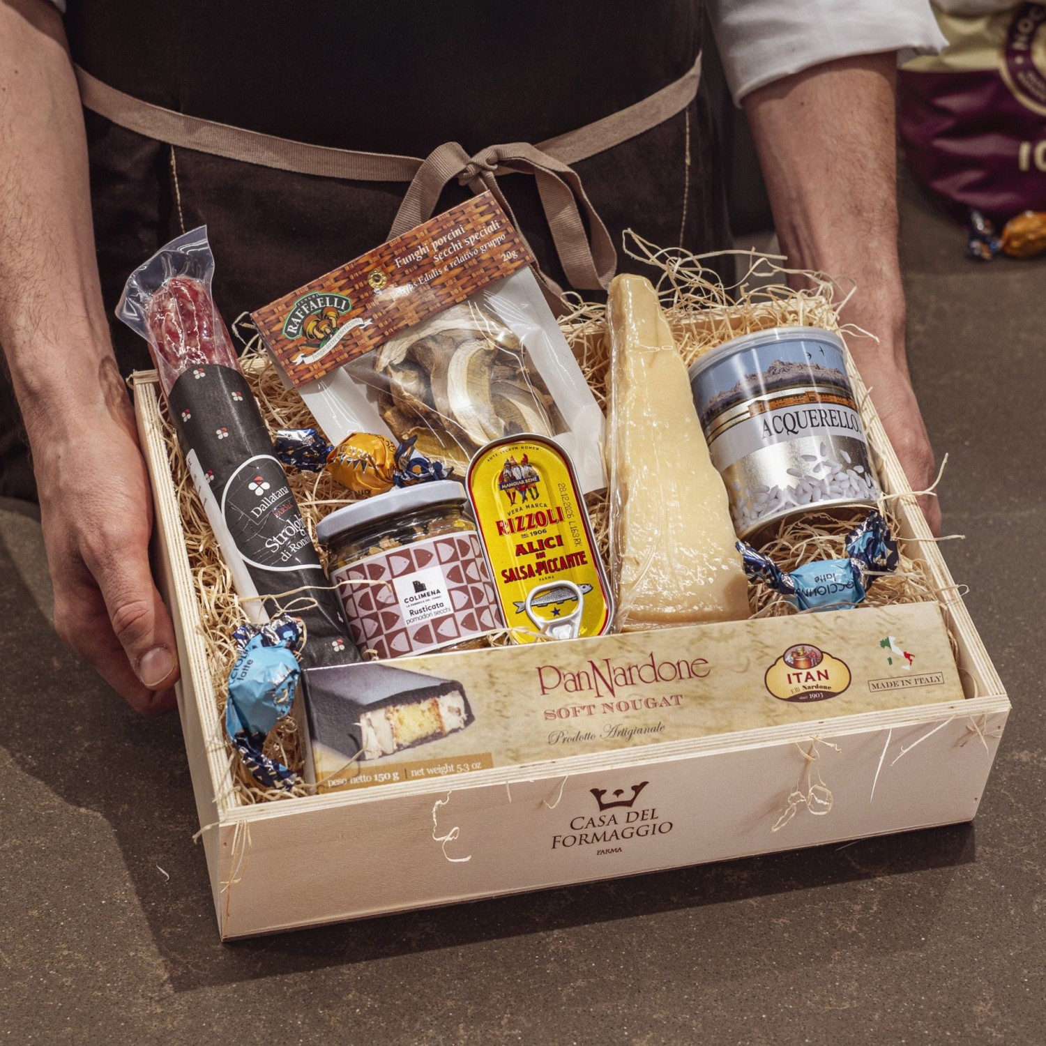 cassetta legno pacco natale prodotti gastronomici gourmet