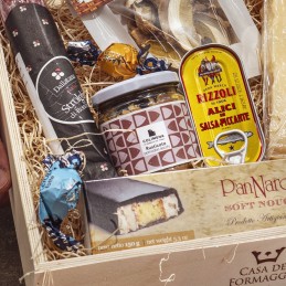 cassetta legno pacco natale prodotti gastronomici gourmet strolghino acciughe rizzoli colimena tonno porcini