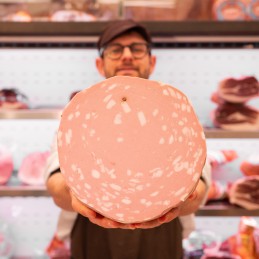 MORTADELLA BOLOGNA IGP INTERA IN MANO