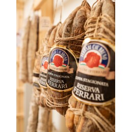 coppe riserva ferrari appese  spalliera