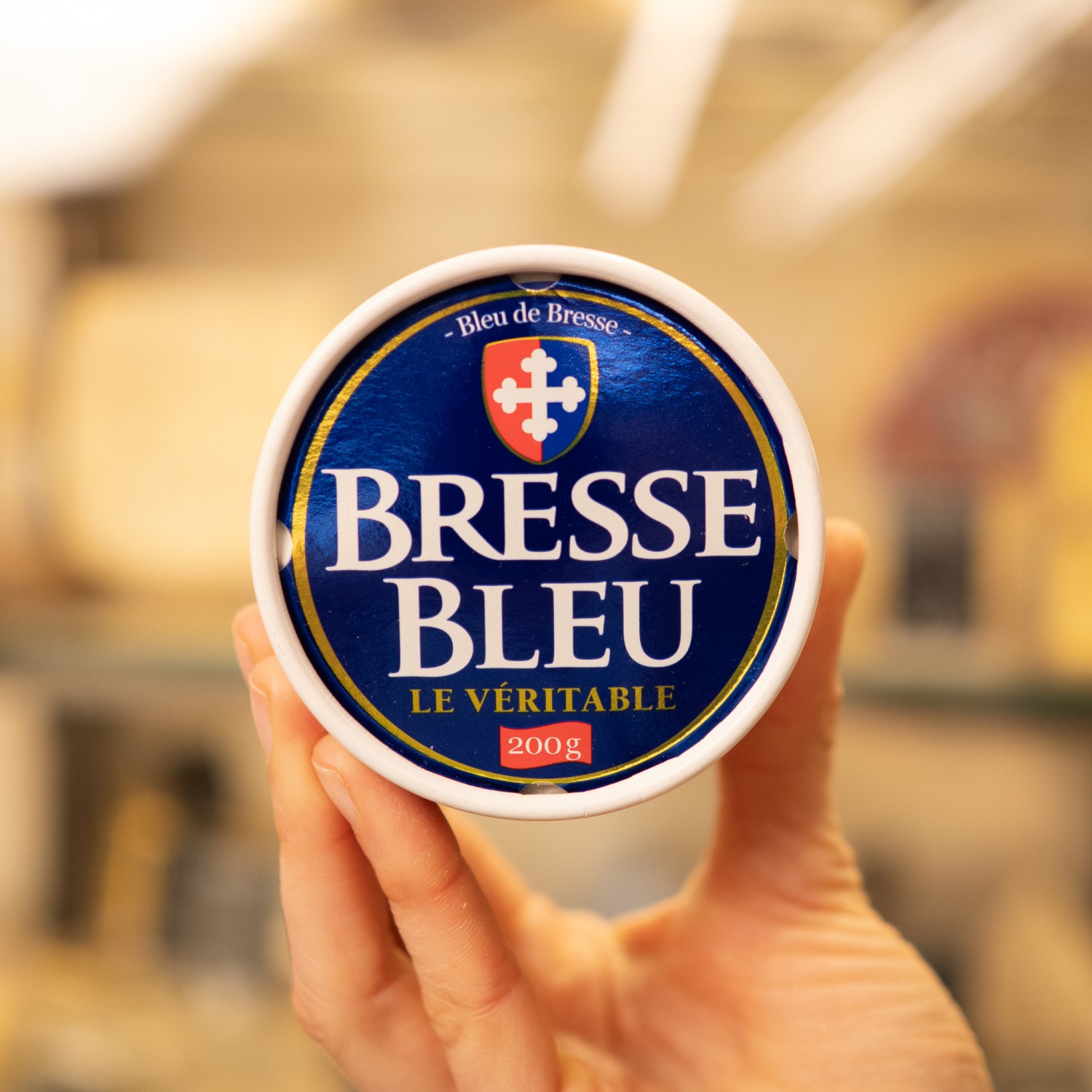 Bresse bleu confezione in mano