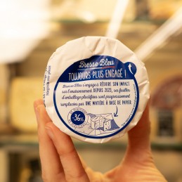 Bresse bleu confezione in mano