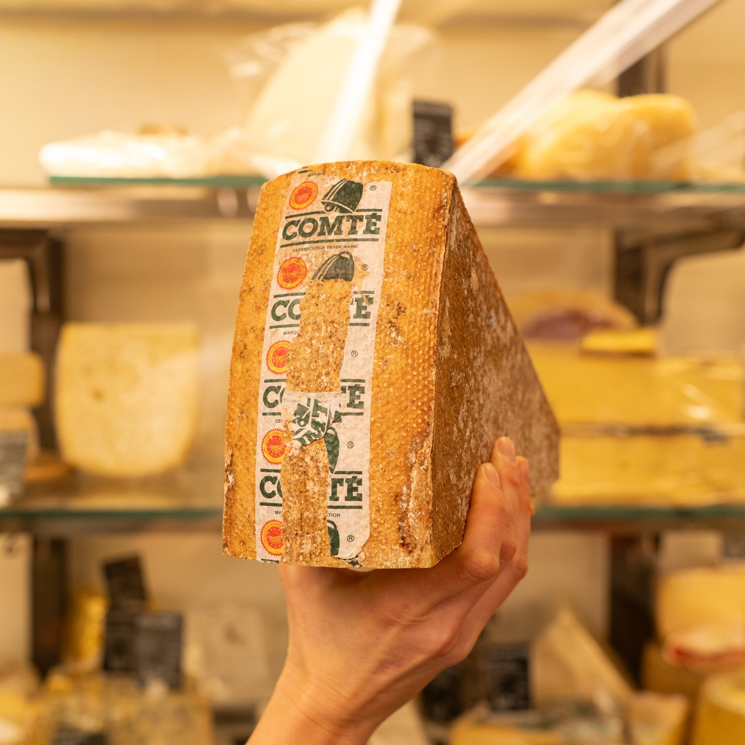 fetta comtè 24 mesi in mano