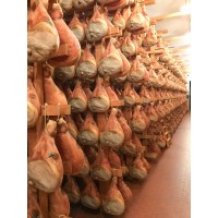 Salumi a tranci fatti al momento - La Casa del Formaggio